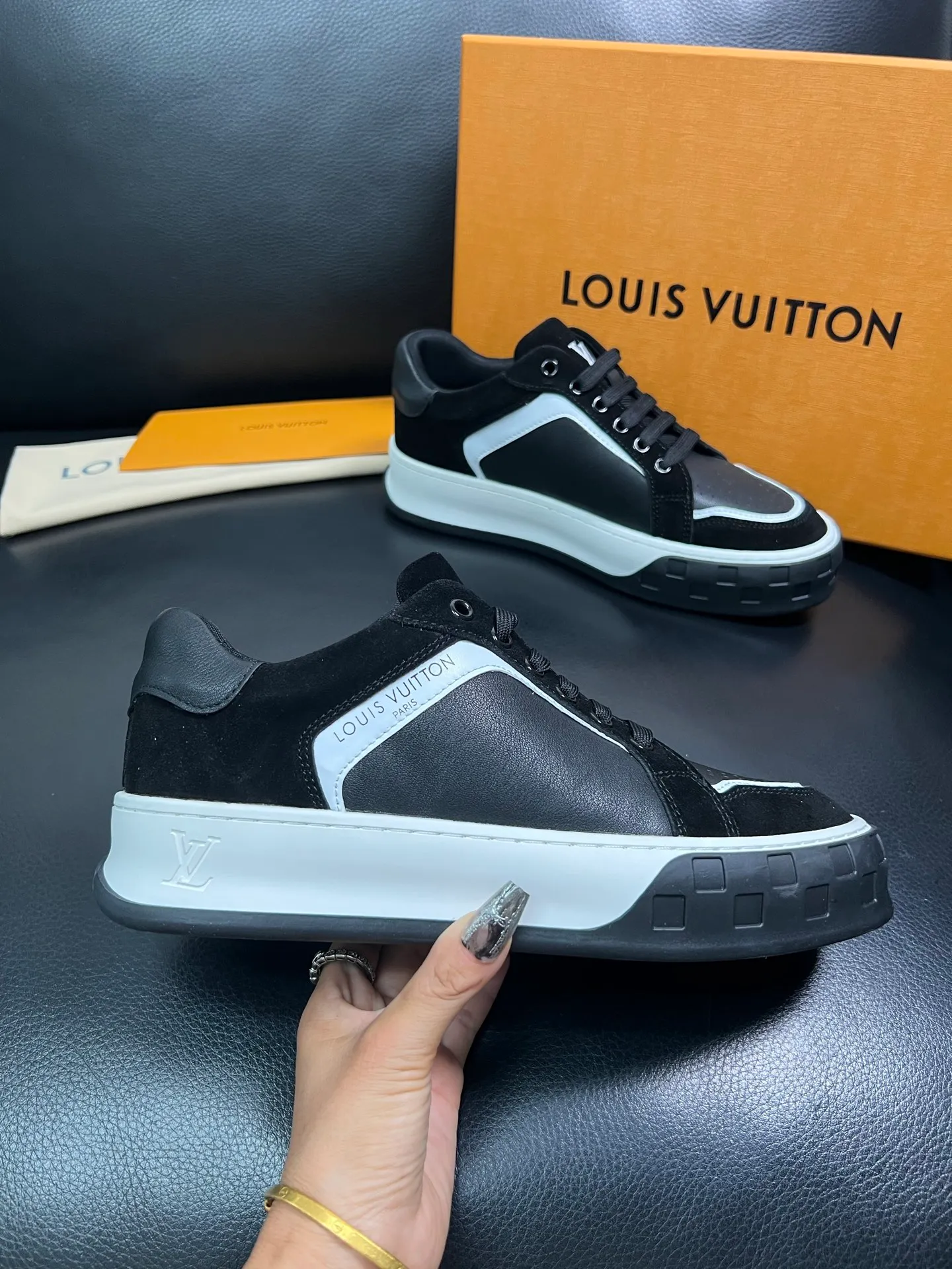 Men's shoes 💰740 Lv top purchase Louis Vuitton, counter synchronization, uppers imported from Italy cowhide, imported mesh padding soft and comfortable, soles: original soles specially provided by the original factory, T men's shoes 💰U exclusive movable molded soles super comfortable, original factory and single goods, high quality, welcome to compare, code number 39-44 (customized 38-45) 85858